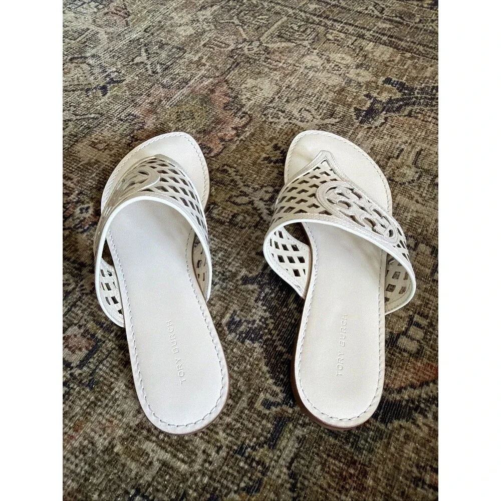 TORY BURCH Thatched Perforated Logo Serenity Thong Sandals Optic White 7.5 NWOB